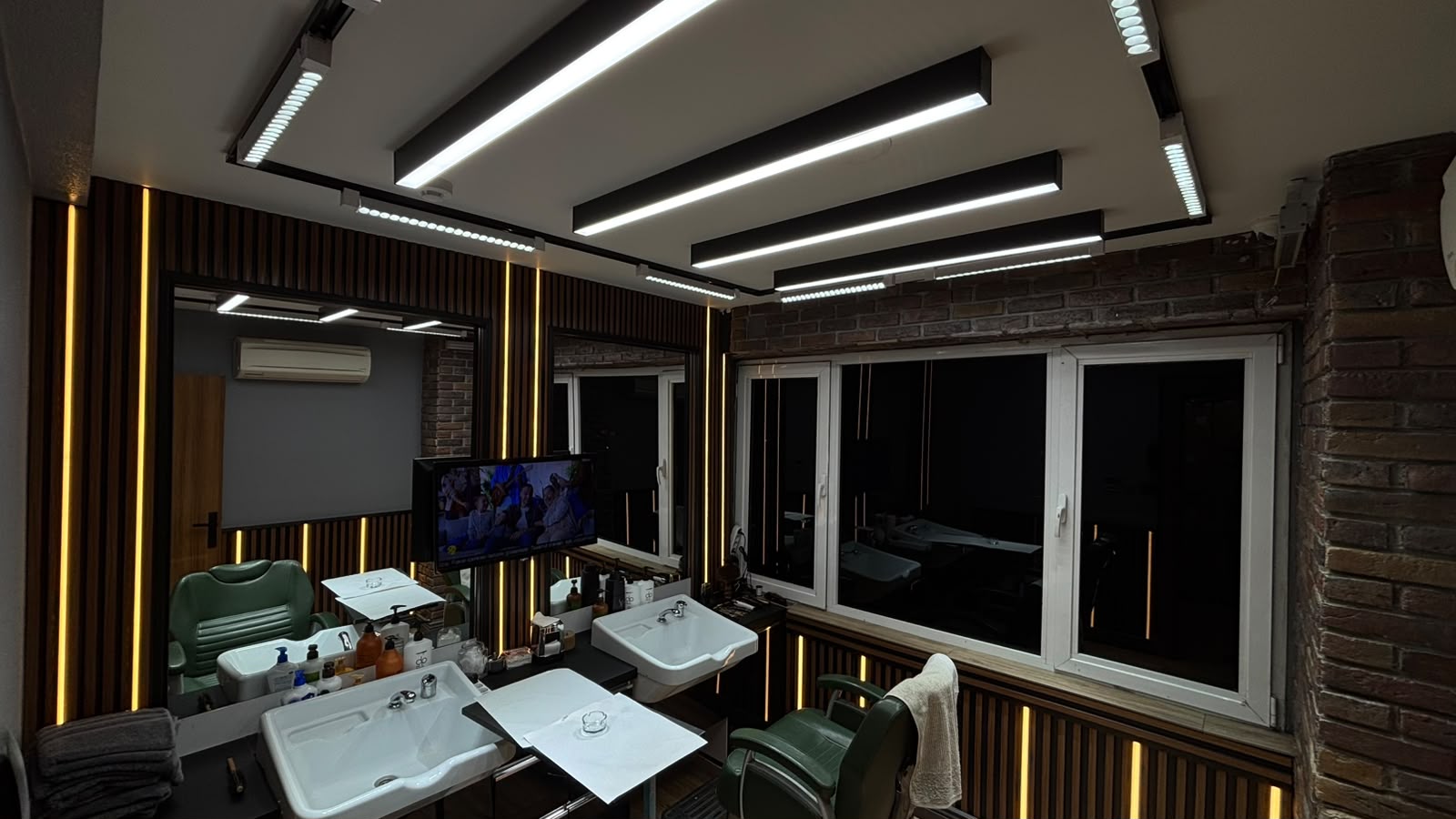 VIP salon — numaralı istasyonlar