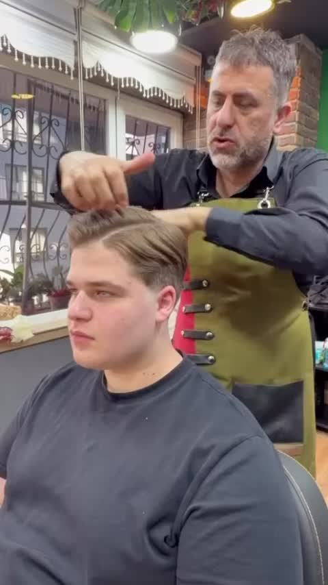 Saç kesiminin son dokunuşları